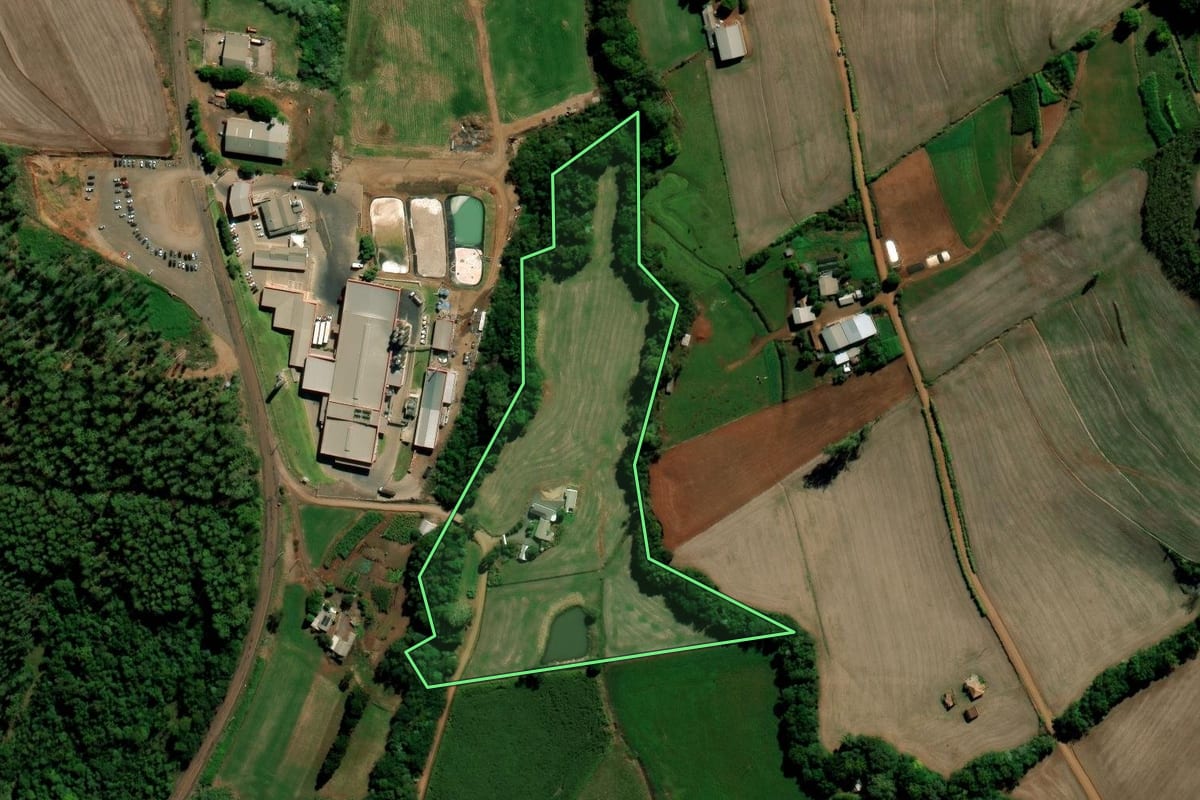 Imagem de satélite do imóvel rural em Chapada (RS), com o contorno declarado no CAR desenhado por cima.