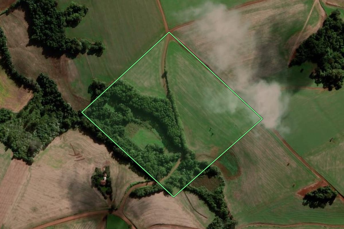 Imagem de satélite do imóvel rural em Chapada (RS), com o contorno declarado no CAR desenhado por cima.