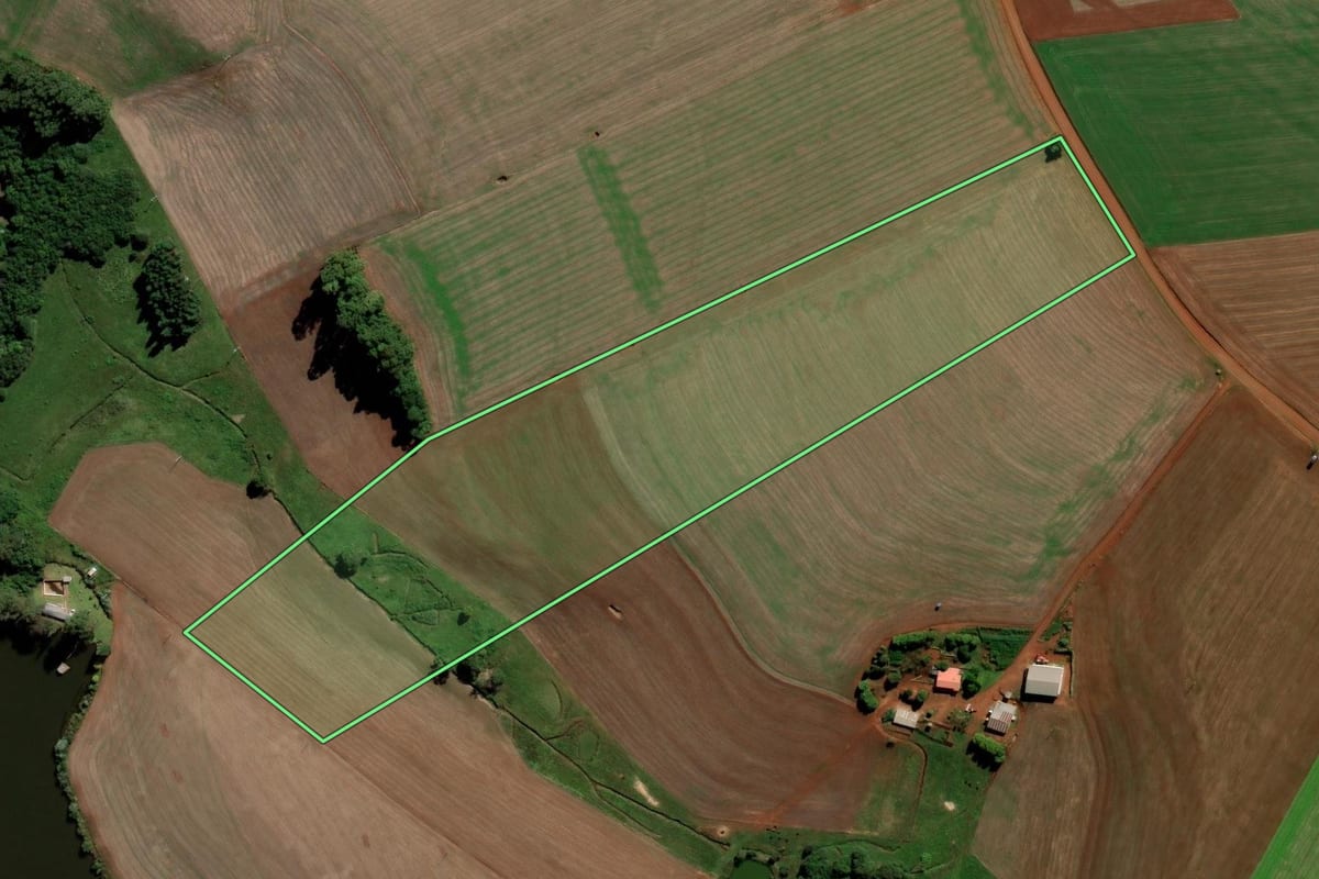 Imagem de satélite do imóvel rural em Chapada (RS), com o contorno declarado no CAR desenhado por cima.