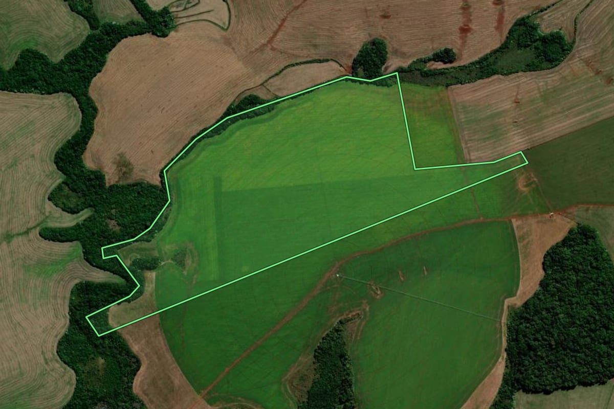 Imagem de satélite do imóvel rural em Chapada (RS), com o contorno declarado no CAR desenhado por cima.