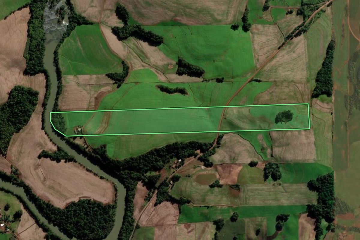 Imagem de satélite do imóvel rural em Chapada (RS), com o contorno declarado no CAR desenhado por cima.