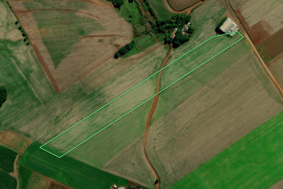 Imagem de satélite do imóvel rural em Chapada (RS), com o contorno declarado no CAR desenhado por cima.
