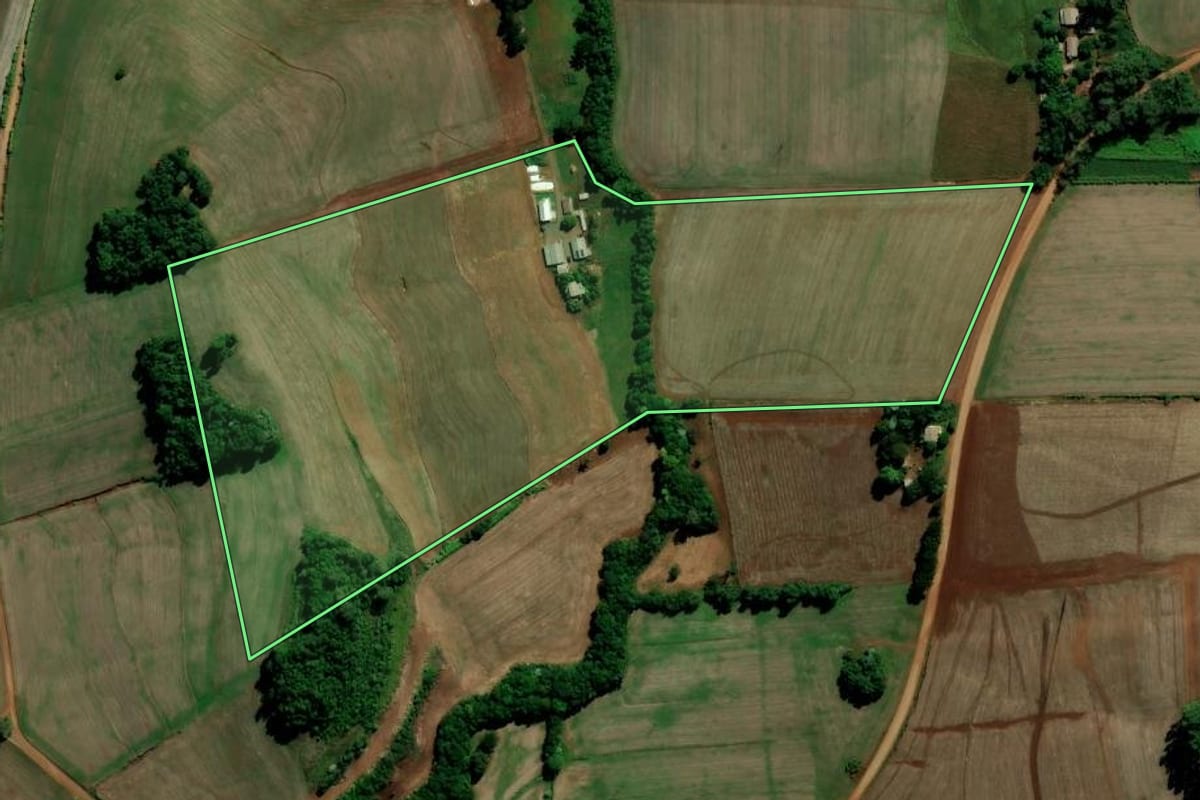 Imagem de satélite do imóvel rural em Chapada (RS), com o contorno declarado no CAR desenhado por cima.