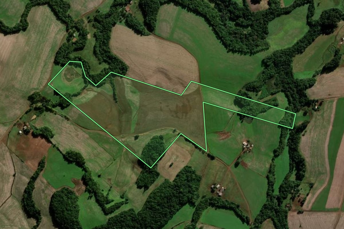 Imagem de satélite do imóvel rural em Chapada (RS), com o contorno declarado no CAR desenhado por cima.