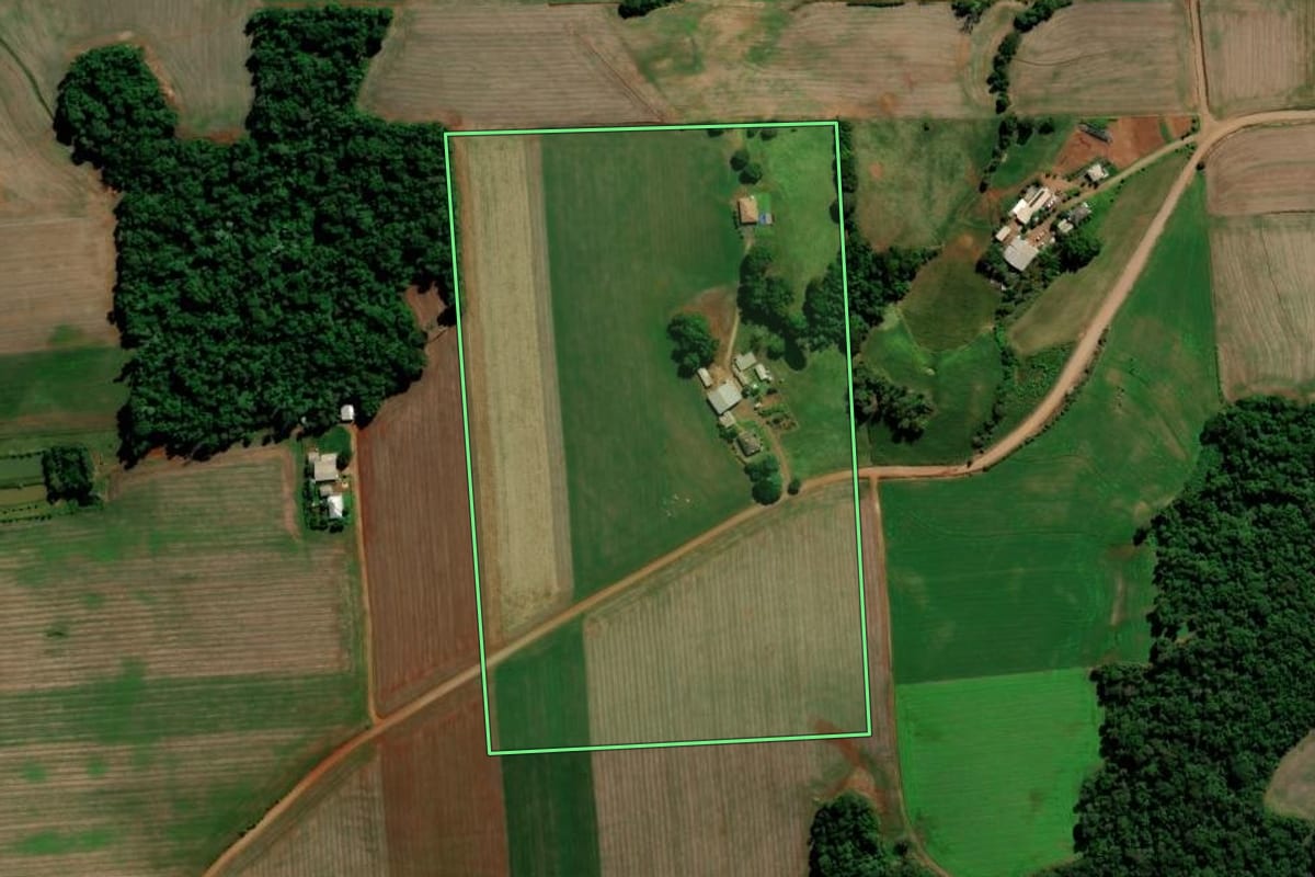 Imagem de satélite do imóvel rural em Chapada (RS), com o contorno declarado no CAR desenhado por cima.