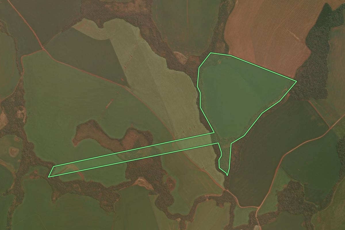 Imagem de satélite do imóvel rural em Chapada (RS), com o contorno declarado no CAR desenhado por cima.