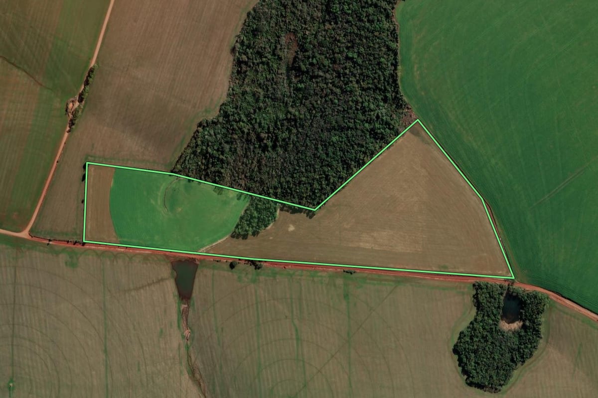 Imagem de satélite do imóvel rural em Inhacorá (RS), com o contorno declarado no CAR desenhado por cima.