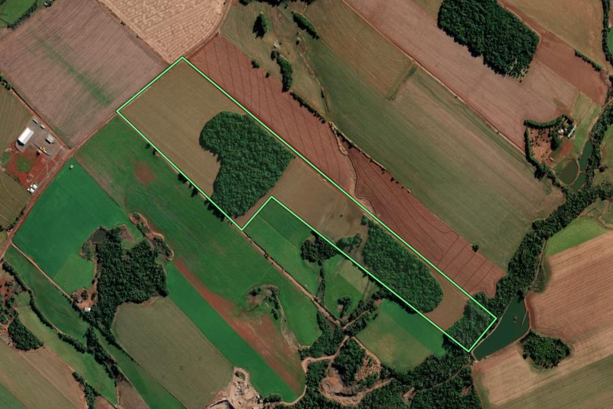 Imagem de satélite do imóvel rural em Chiapetta (RS), com o contorno declarado no CAR desenhado por cima.