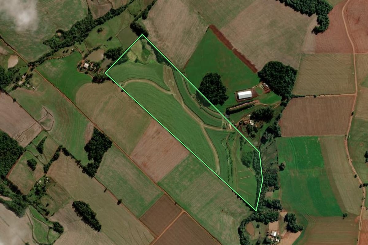 Imagem de satélite do imóvel rural em Chiapetta (RS), com o contorno declarado no CAR desenhado por cima.