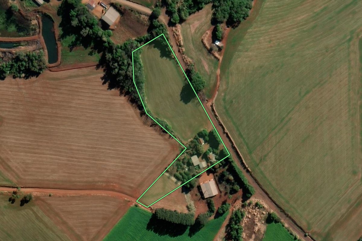 Imagem de satélite do imóvel rural em Chiapetta (RS), com o contorno declarado no CAR desenhado por cima.