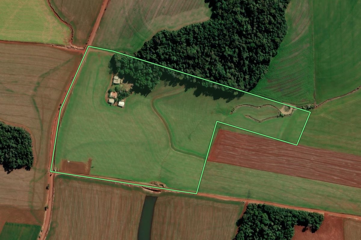 Imagem de satélite do imóvel rural em Chiapetta (RS), com o contorno declarado no CAR desenhado por cima.