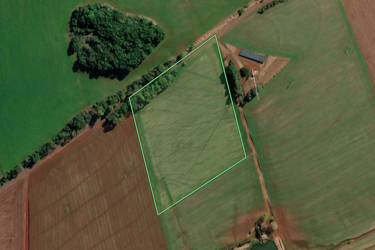 Imagem de satélite do imóvel rural em Chiapetta (RS), com o contorno declarado no CAR desenhado por cima.