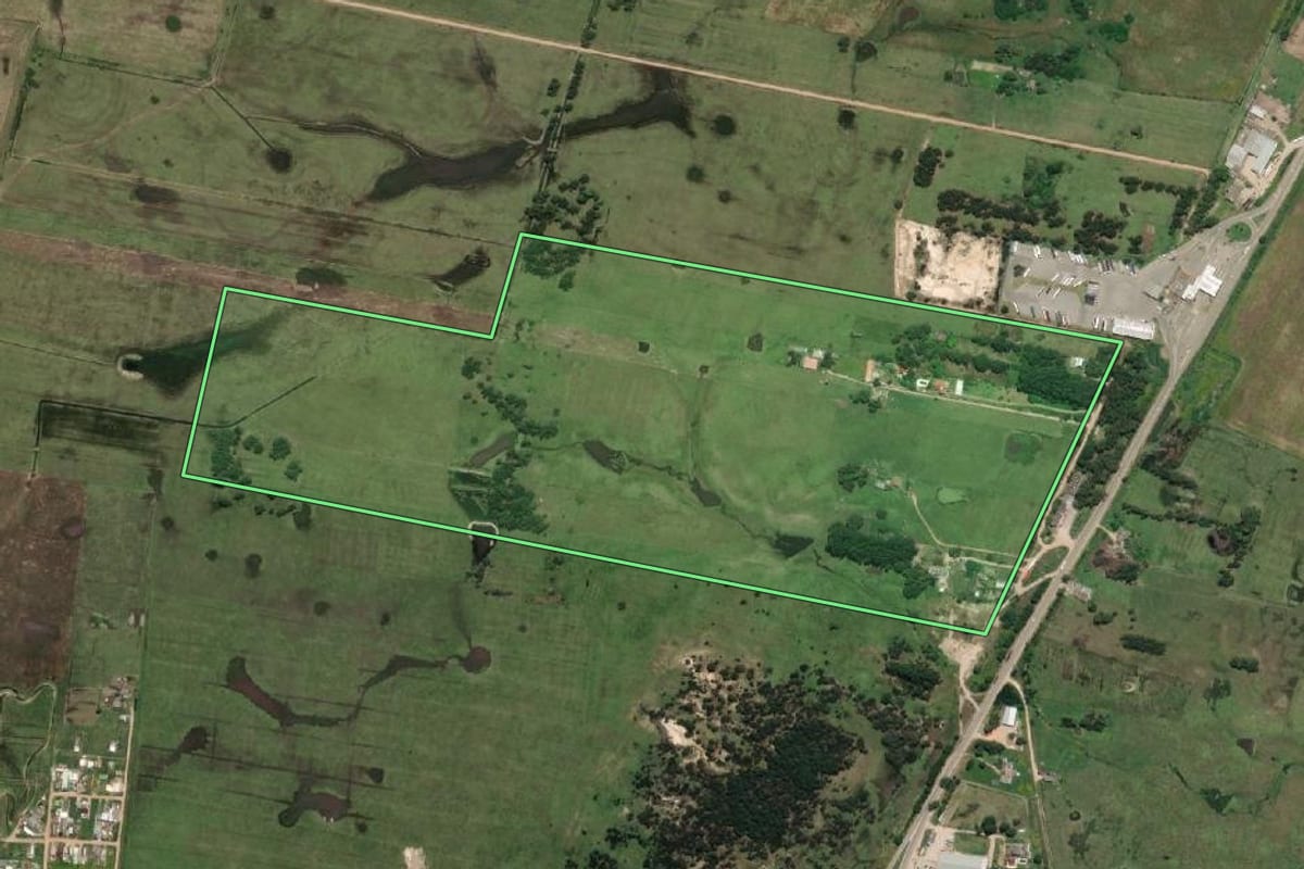 Imagem de satélite do imóvel rural em Chuí (RS), com o contorno declarado no CAR desenhado por cima.