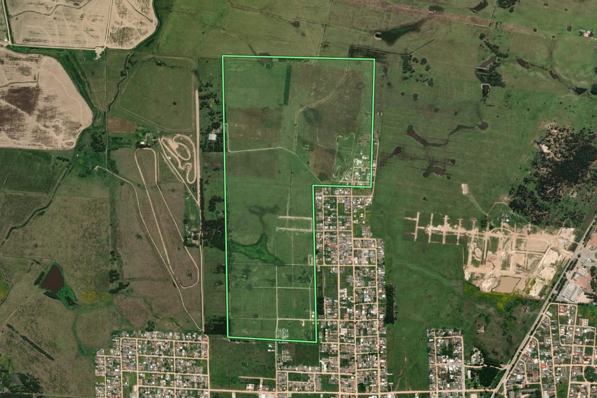 Imagem de satélite do imóvel rural em Chuí (RS), com o contorno declarado no CAR desenhado por cima.