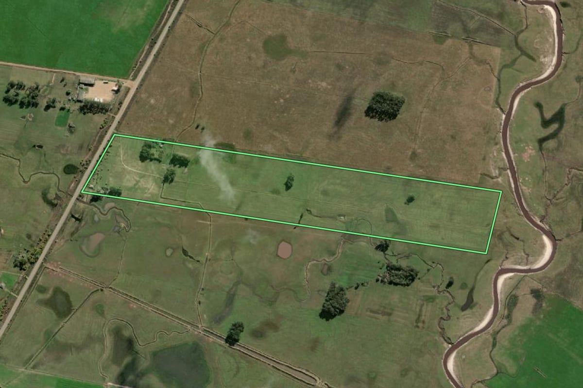 Imagem de satélite do imóvel rural em Chuí (RS), com o contorno declarado no CAR desenhado por cima.