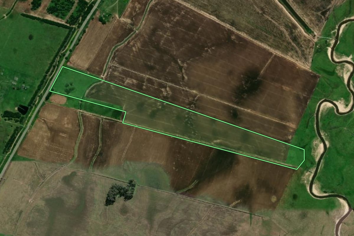 Imagem de satélite do imóvel rural em Chuí (RS), com o contorno declarado no CAR desenhado por cima.