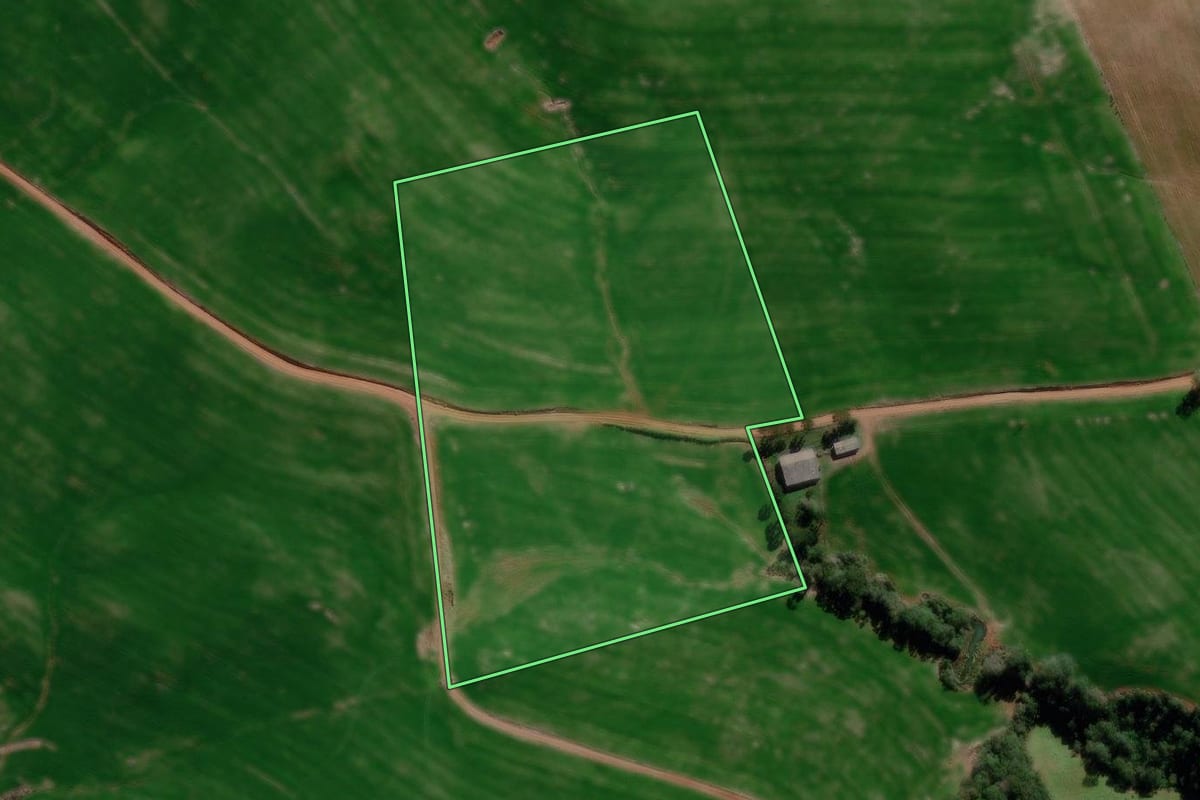 Imagem de satélite do imóvel rural em Ciríaco (RS), com o contorno declarado no CAR desenhado por cima.