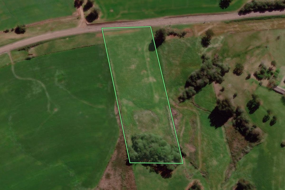 Imagem de satélite do imóvel rural em Ciríaco (RS), com o contorno declarado no CAR desenhado por cima.