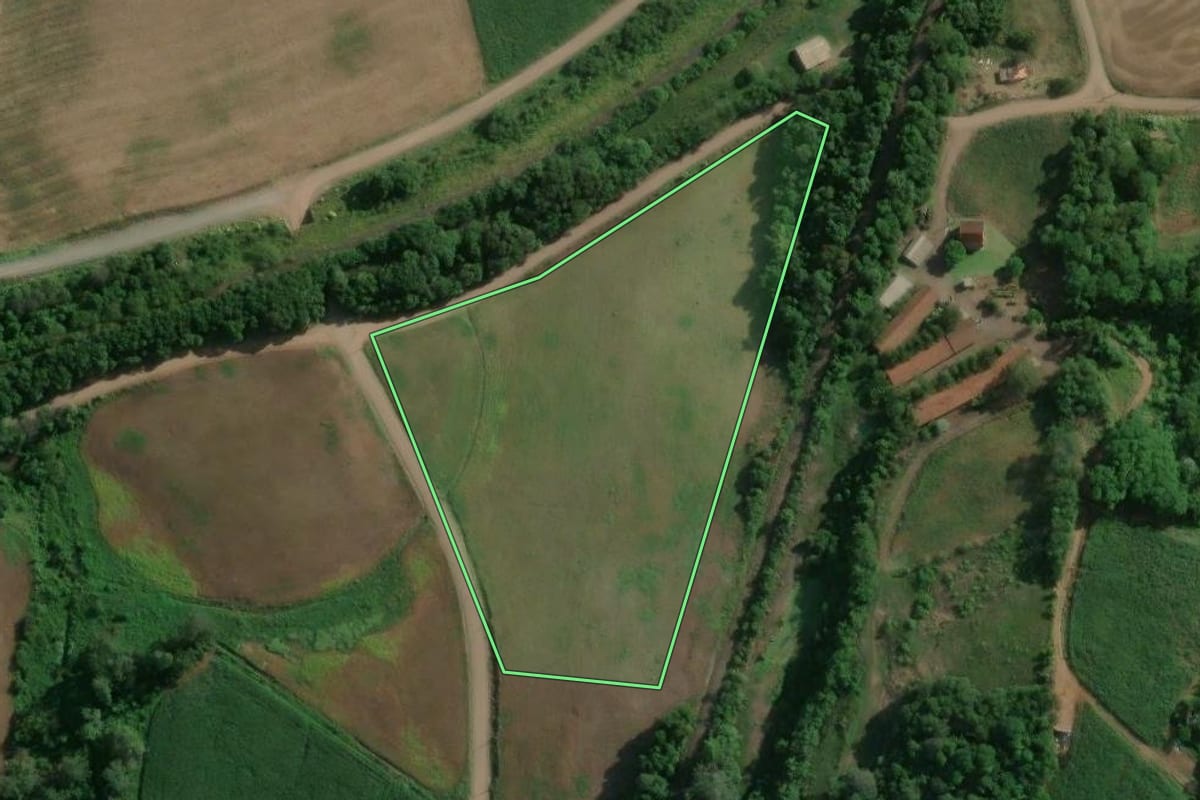 Imagem de satélite do imóvel rural em Colinas (RS), com o contorno declarado no CAR desenhado por cima.
