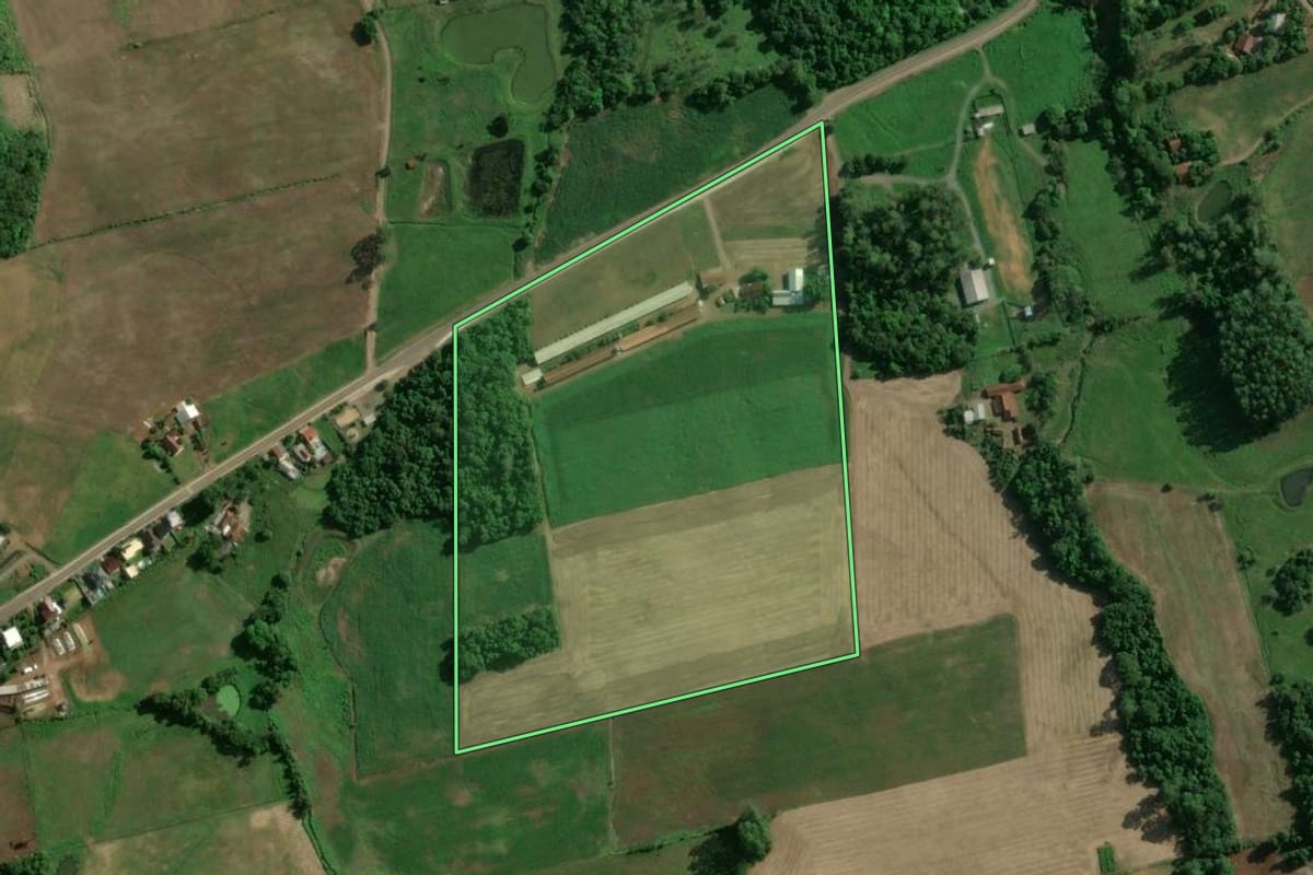 Imagem de satélite do imóvel rural em Colinas (RS), com o contorno declarado no CAR desenhado por cima.