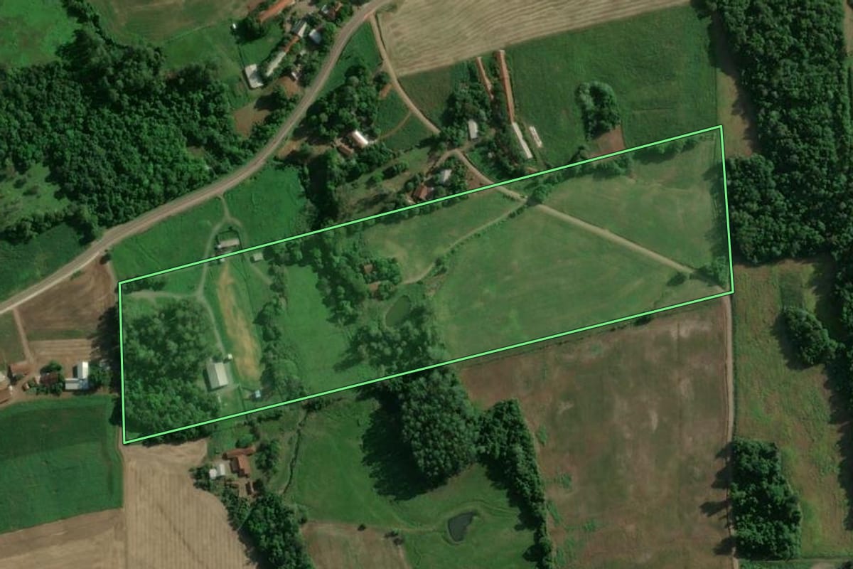 Imagem de satélite do imóvel rural em Colinas (RS), com o contorno declarado no CAR desenhado por cima.