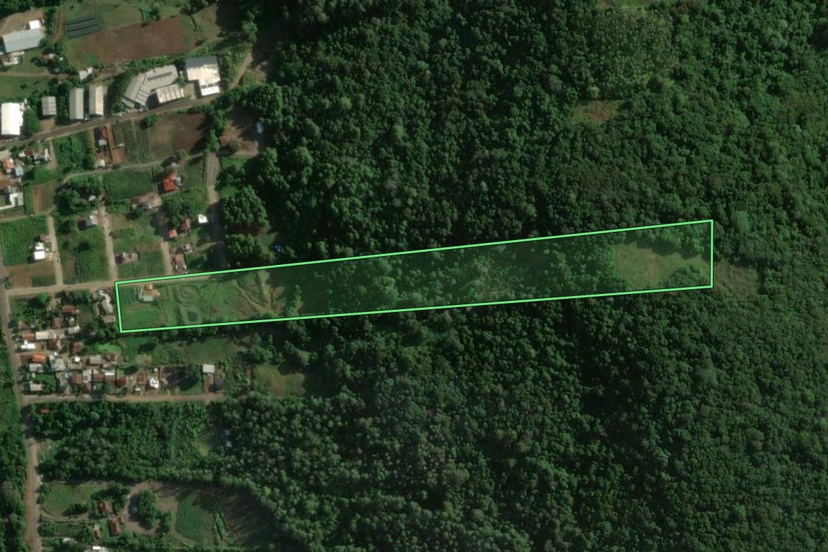 Imagem de satélite do imóvel rural em Colinas (RS), com o contorno declarado no CAR desenhado por cima.