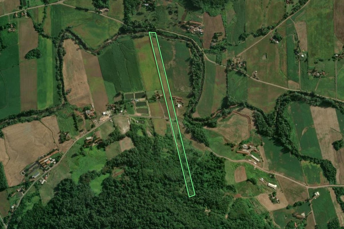 Imagem de satélite do imóvel rural em Colinas (RS), com o contorno declarado no CAR desenhado por cima.