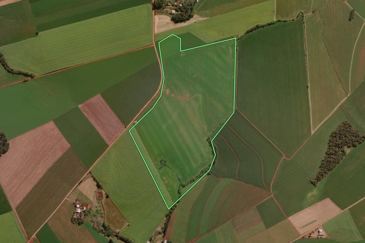 Imagem de satélite do imóvel rural em Colorado (RS), com o contorno declarado no CAR desenhado por cima.
