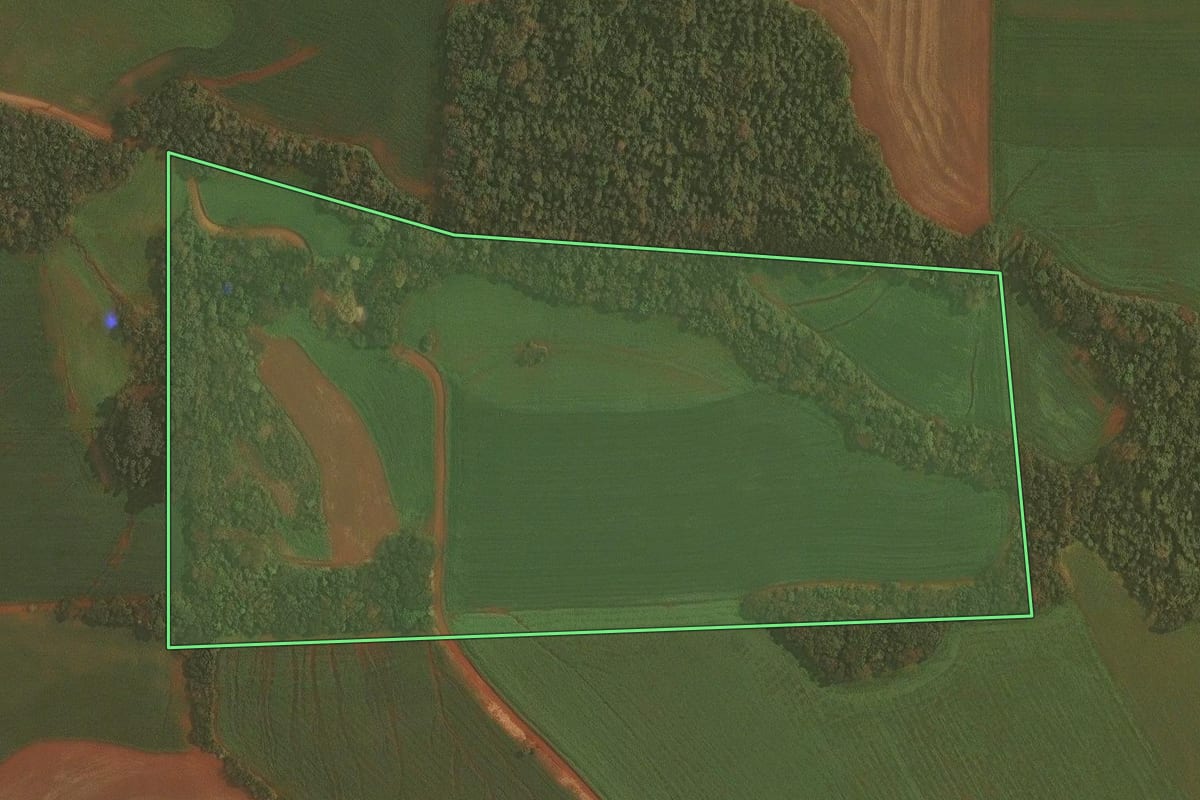 Imagem de satélite do imóvel rural em Colorado (RS), com o contorno declarado no CAR desenhado por cima.