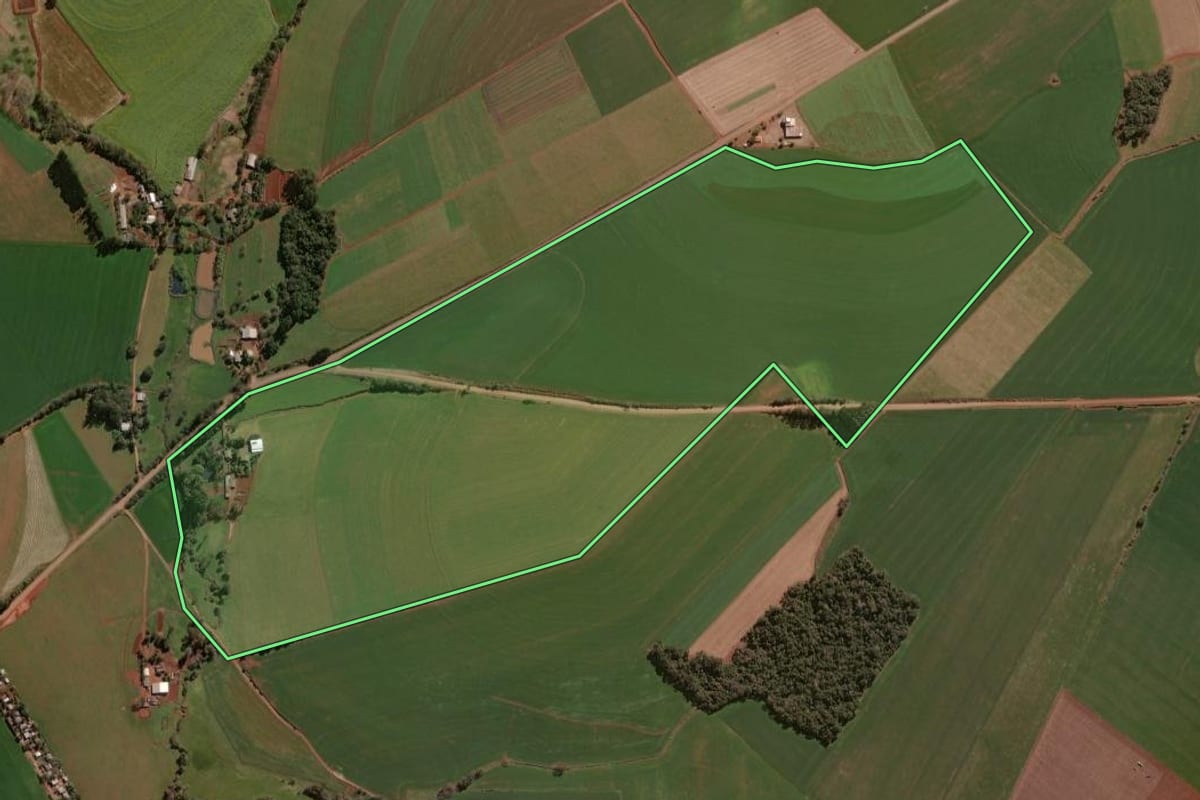 Imagem de satélite do imóvel rural em Colorado (RS), com o contorno declarado no CAR desenhado por cima.