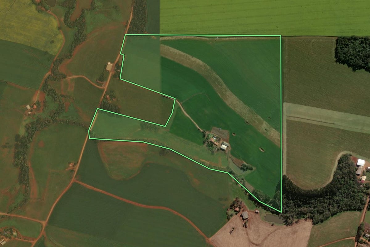 Imagem de satélite do imóvel rural em Colorado (RS), com o contorno declarado no CAR desenhado por cima.