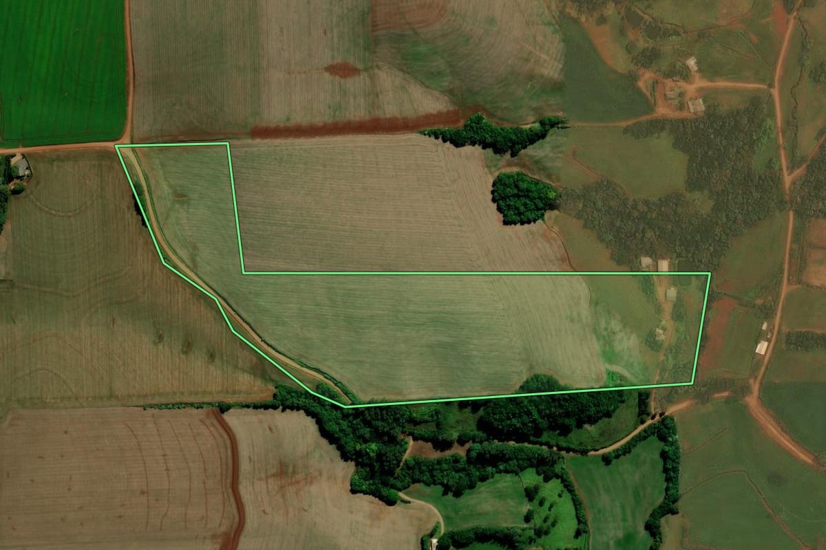 Imagem de satélite do imóvel rural em Colorado (RS), com o contorno declarado no CAR desenhado por cima.
