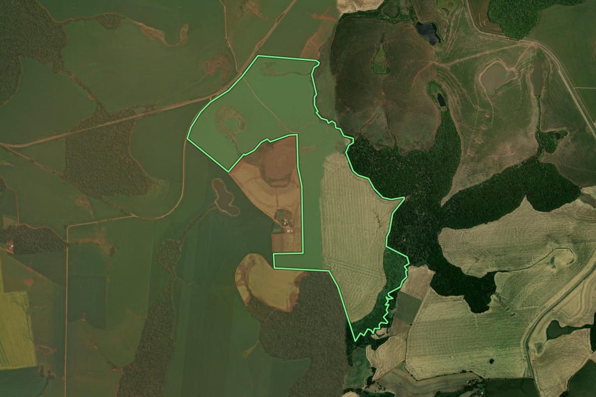 Imagem de satélite do imóvel rural em Colorado (RS), com o contorno declarado no CAR desenhado por cima.
