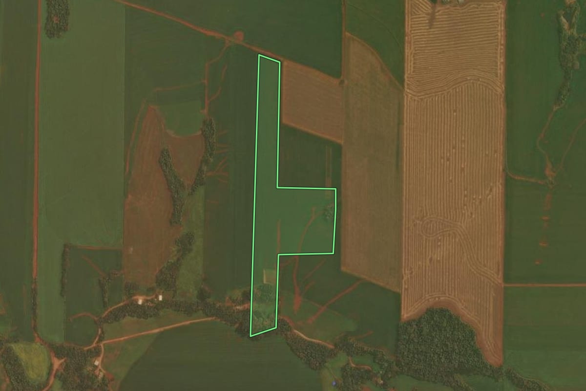 Imagem de satélite do imóvel rural em Colorado (RS), com o contorno declarado no CAR desenhado por cima.
