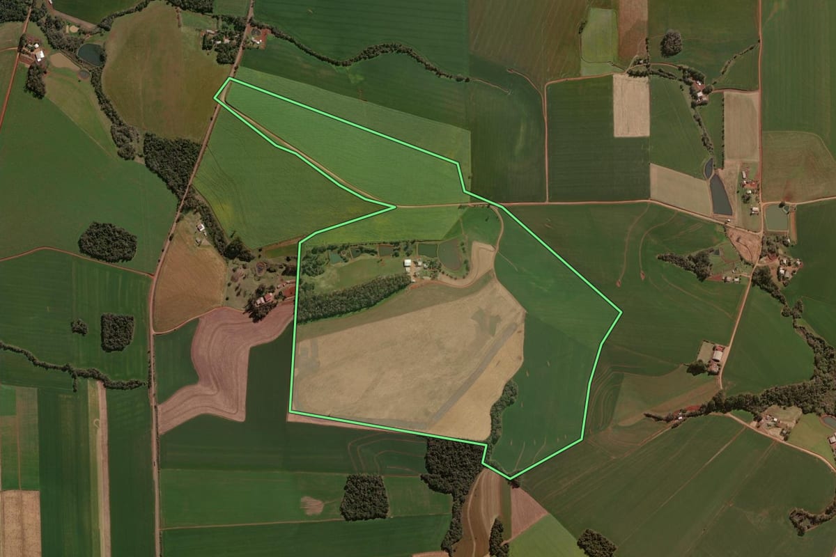 Imagem de satélite do imóvel rural em Colorado (RS), com o contorno declarado no CAR desenhado por cima.