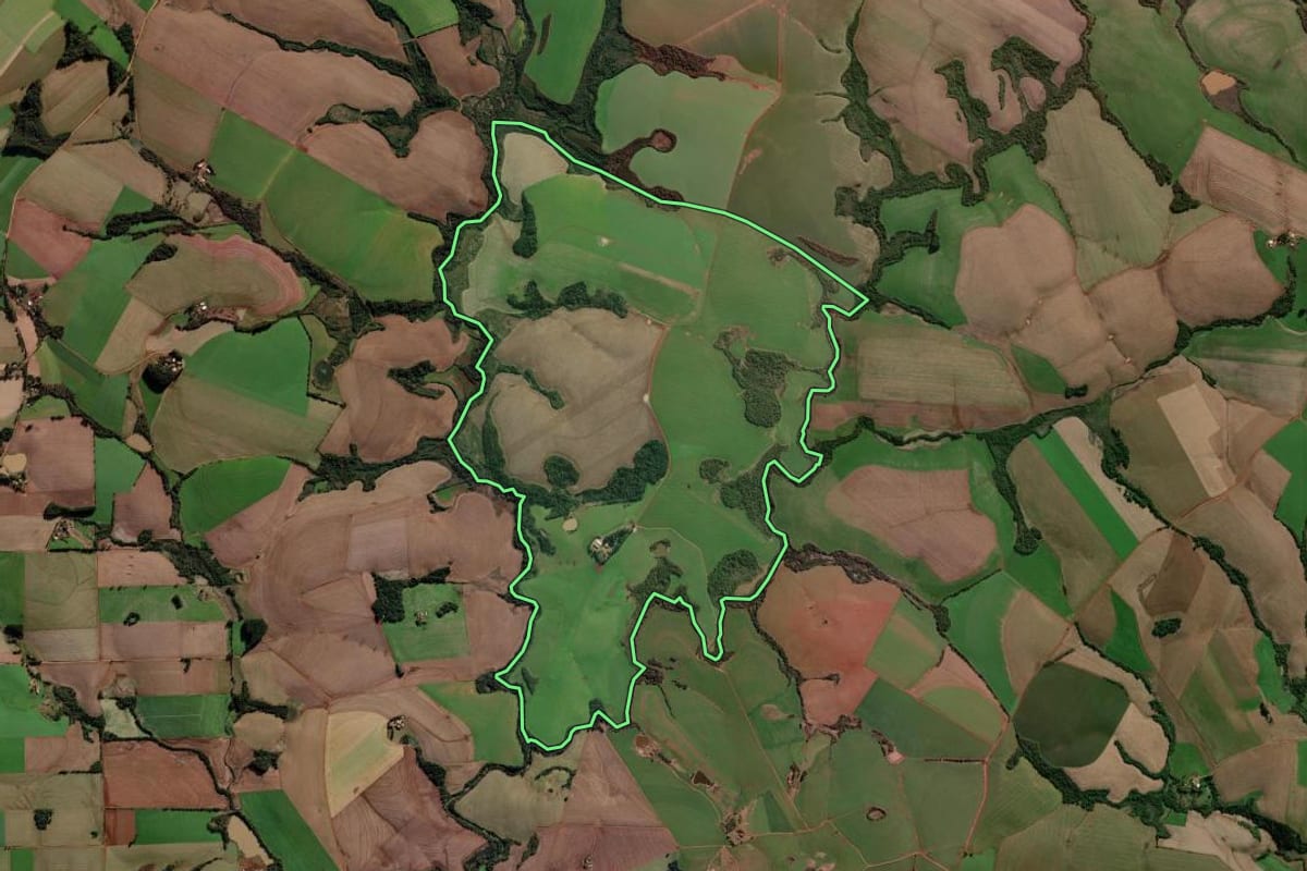 Imagem de satélite do imóvel rural em Condor (RS), com o contorno declarado no CAR desenhado por cima.