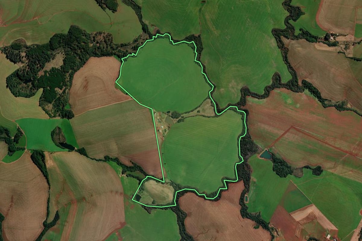 Imagem de satélite do imóvel rural em Condor (RS), com o contorno declarado no CAR desenhado por cima.