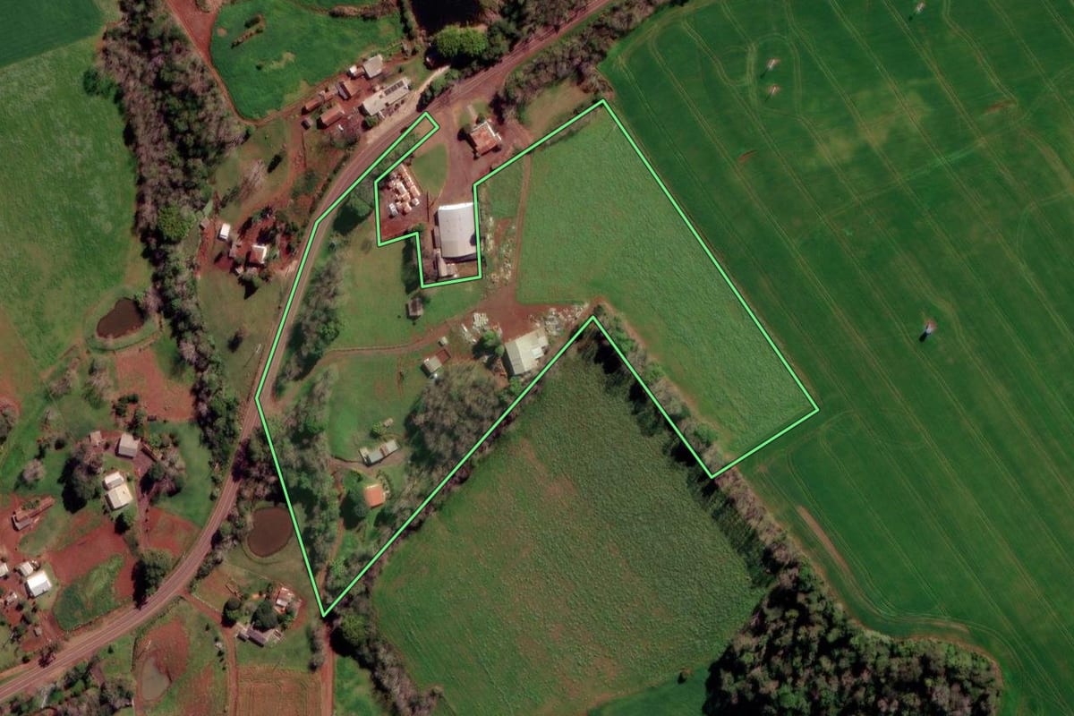Imagem de satélite do imóvel rural em Constantina (RS), com o contorno declarado no CAR desenhado por cima.