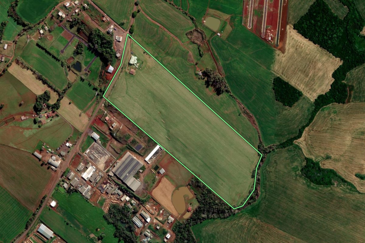 Imagem de satélite do imóvel rural em Constantina (RS), com o contorno declarado no CAR desenhado por cima.