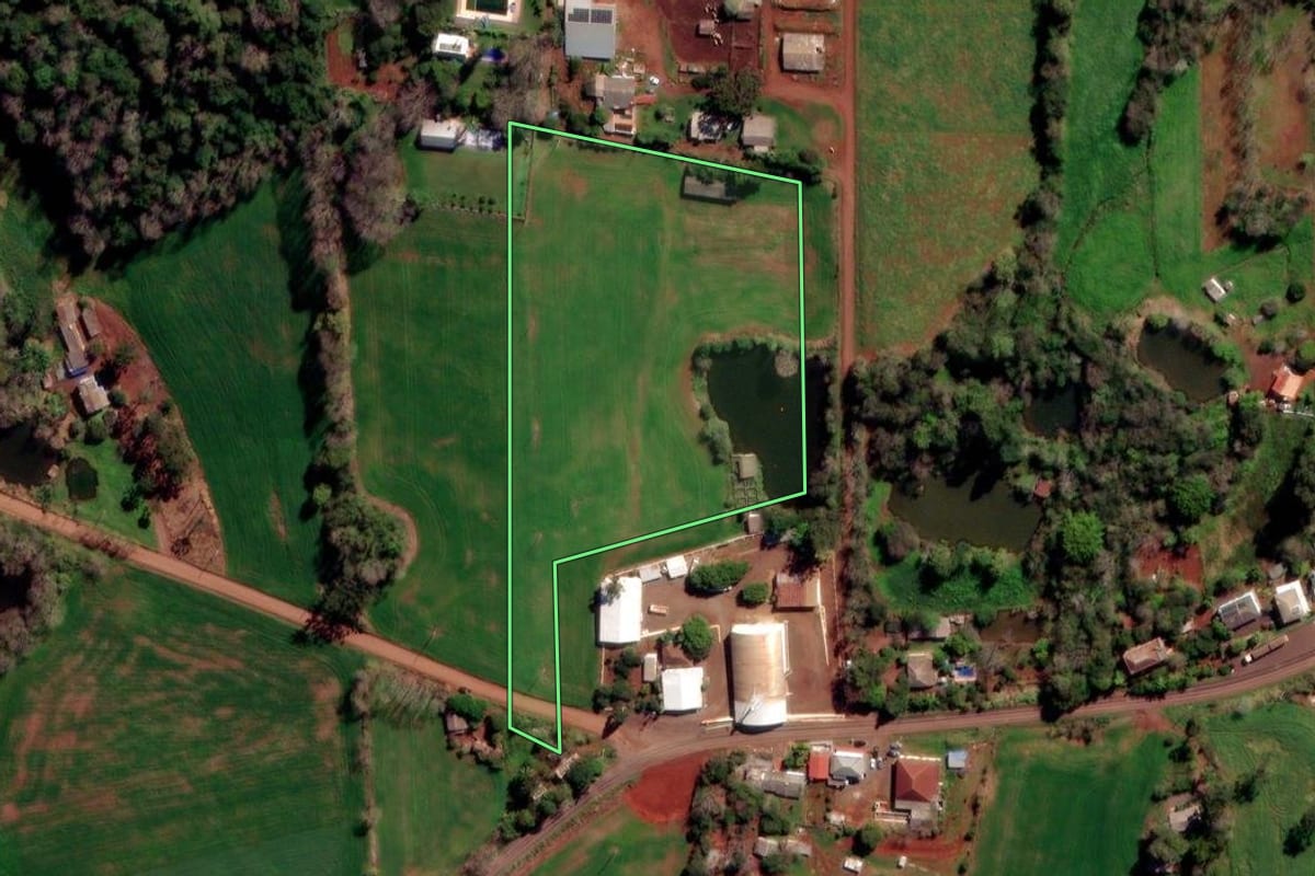 Imagem de satélite do imóvel rural em Constantina (RS), com o contorno declarado no CAR desenhado por cima.