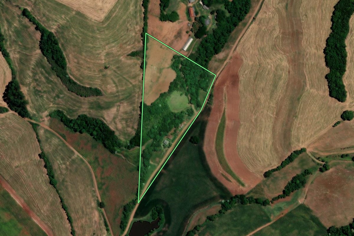 Imagem de satélite do imóvel rural em Constantina (RS), com o contorno declarado no CAR desenhado por cima.
