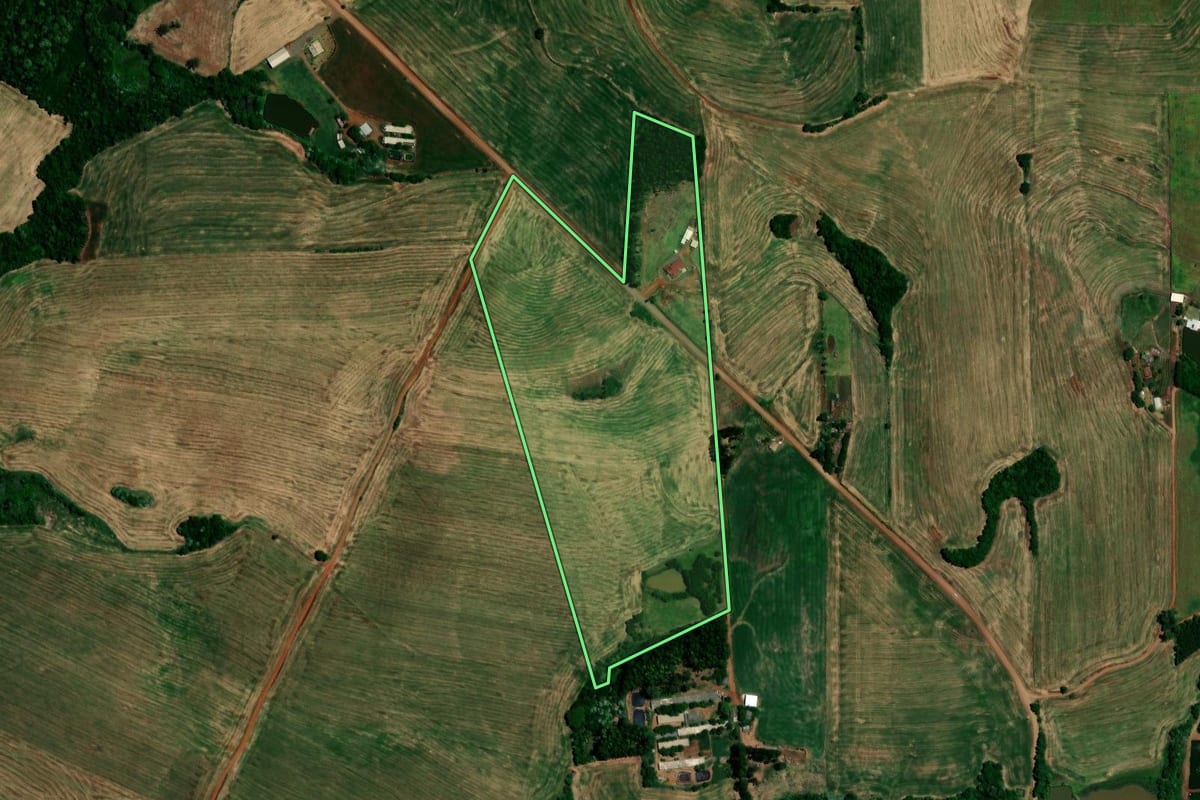 Imagem de satélite do imóvel rural em Constantina (RS), com o contorno declarado no CAR desenhado por cima.