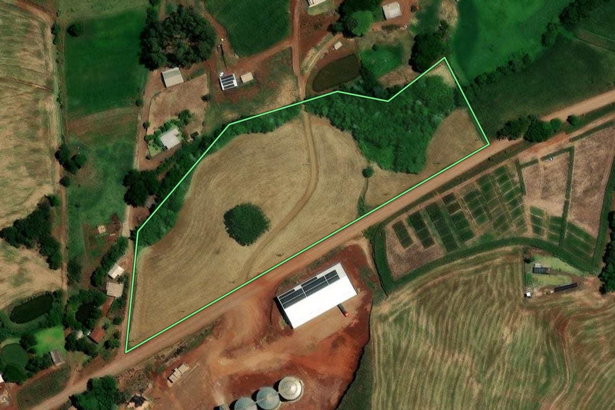 Imagem de satélite do imóvel rural em Constantina (RS), com o contorno declarado no CAR desenhado por cima.