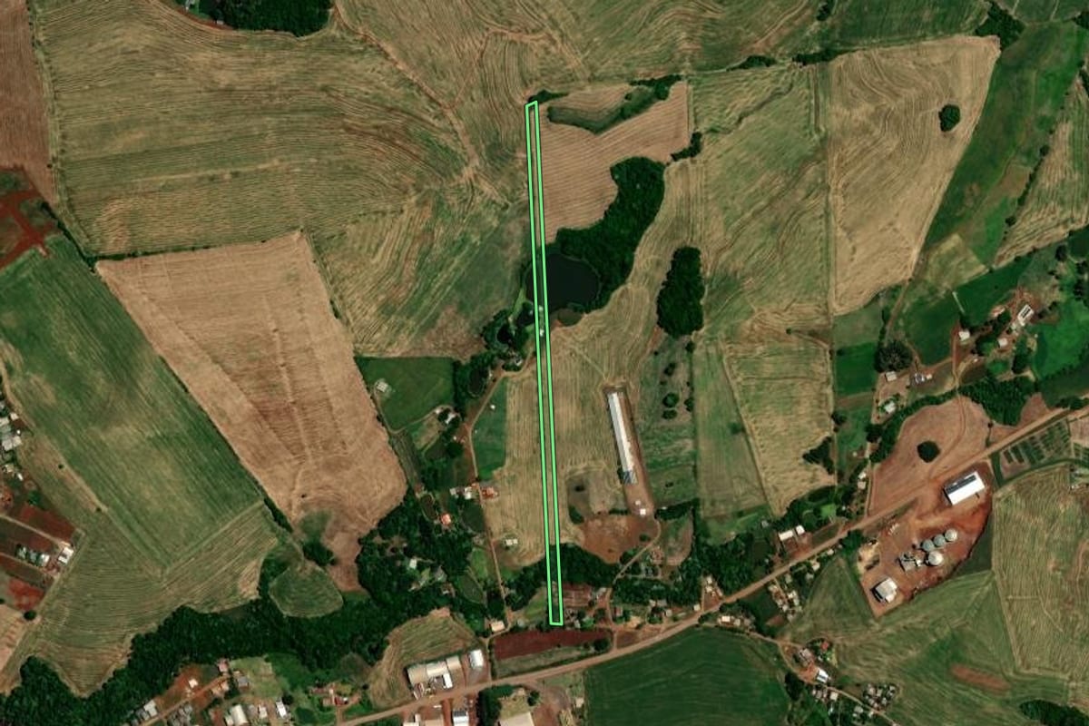 Imagem de satélite do imóvel rural em Constantina (RS), com o contorno declarado no CAR desenhado por cima.