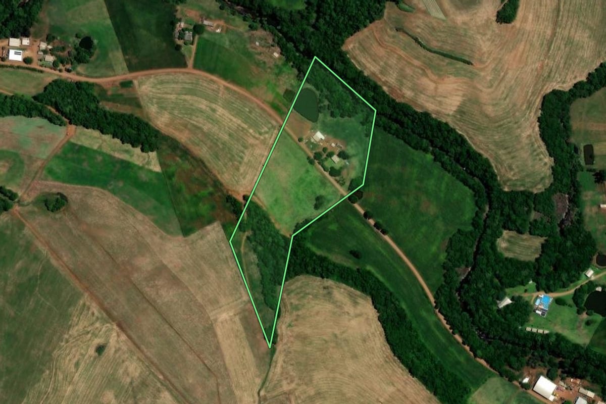 Imagem de satélite do imóvel rural em Constantina (RS), com o contorno declarado no CAR desenhado por cima.