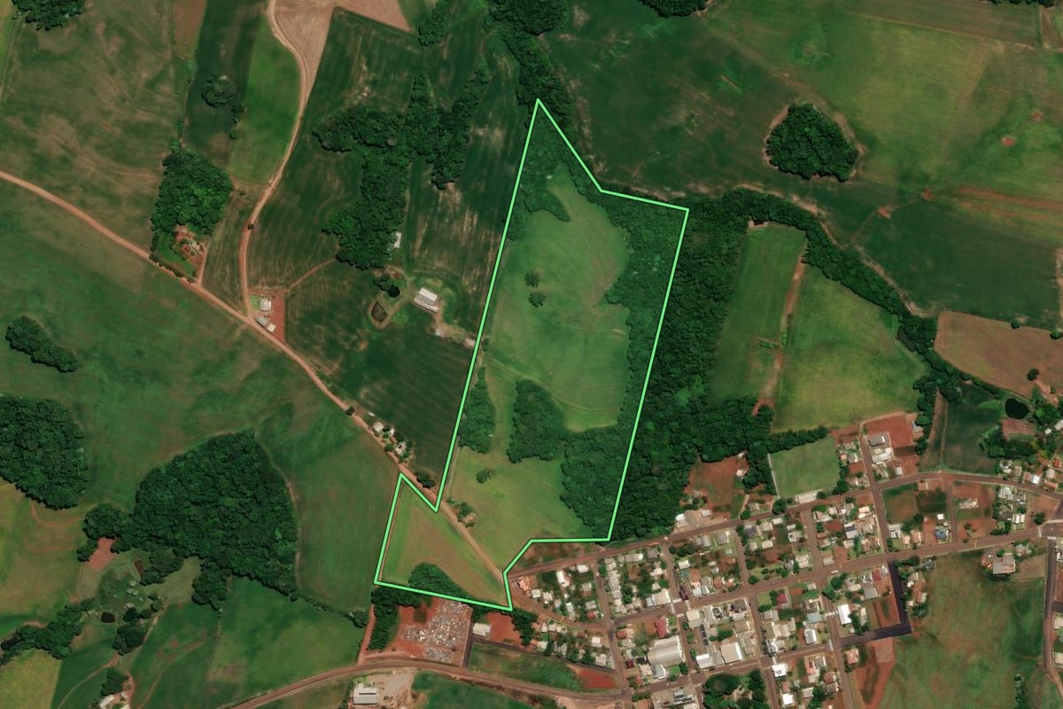 Imagem de satélite do imóvel rural em Coqueiros do Sul (RS), com o contorno declarado no CAR desenhado por cima.