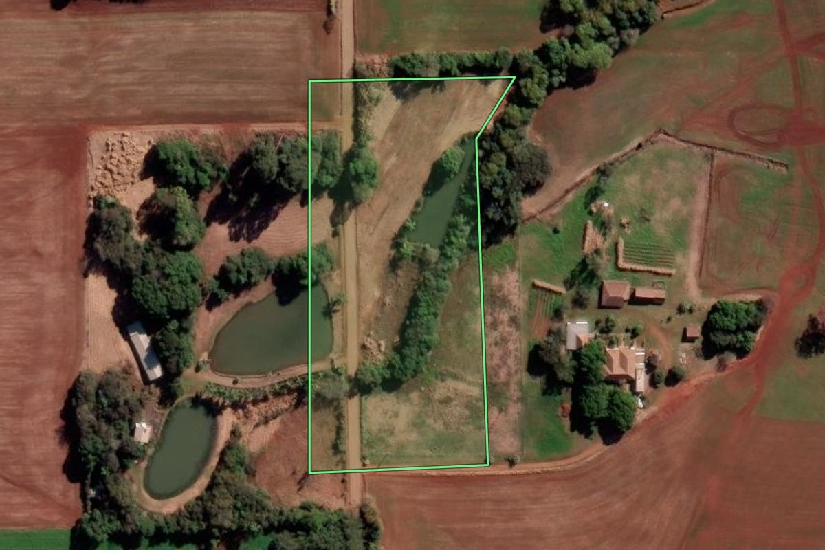 Imagem de satélite do imóvel rural em Coronel Barros (RS), com o contorno declarado no CAR desenhado por cima.