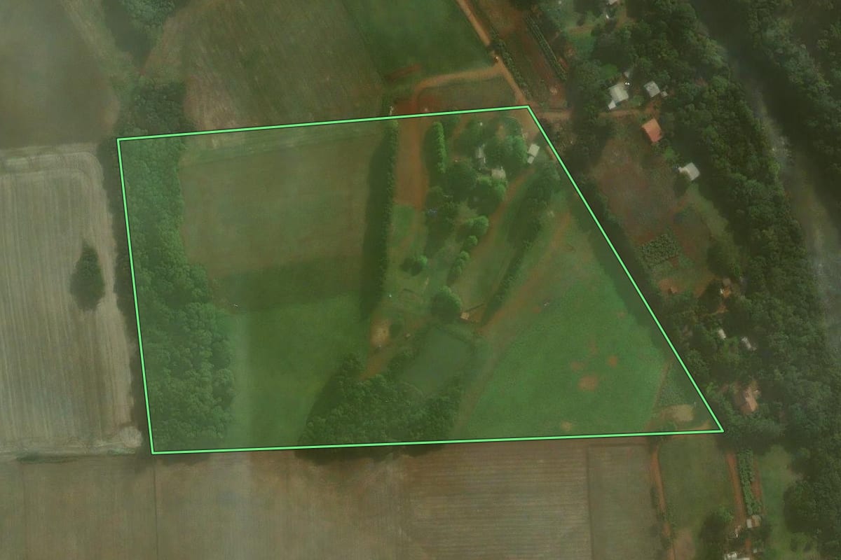 Imagem de satélite do imóvel rural em Coronel Barros (RS), com o contorno declarado no CAR desenhado por cima.