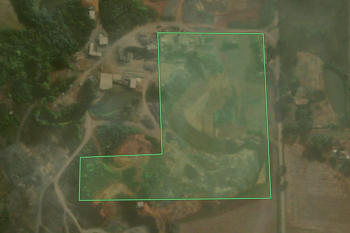 Imagem de satélite do imóvel rural em Coronel Barros (RS), com o contorno declarado no CAR desenhado por cima.