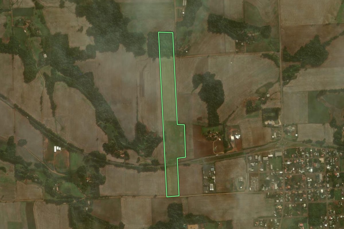 Imagem de satélite do imóvel rural em Coronel Barros (RS), com o contorno declarado no CAR desenhado por cima.